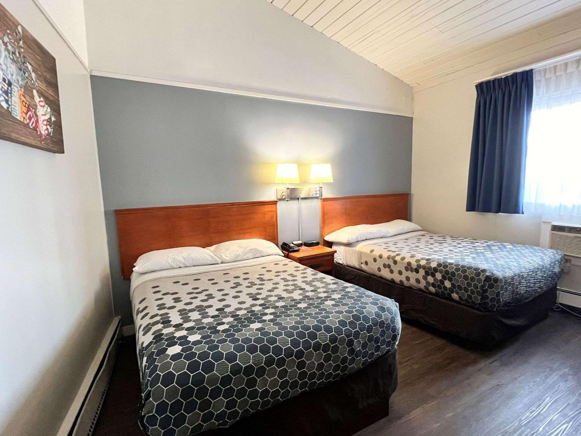 Econo Lodge Motel Village Калгари Экстерьер фото